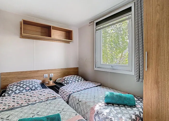 Apartment Mobil-home Vi 12 A - La Carabasse - Siblu Avec Piscine Payante Vias